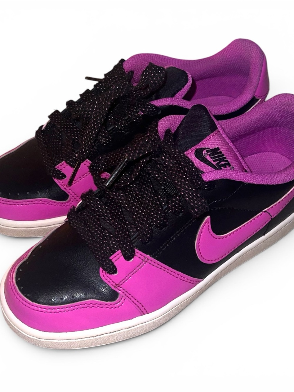 Nike Women's Black & Pink Low-Top Sneakers - Picture 2 of 2
